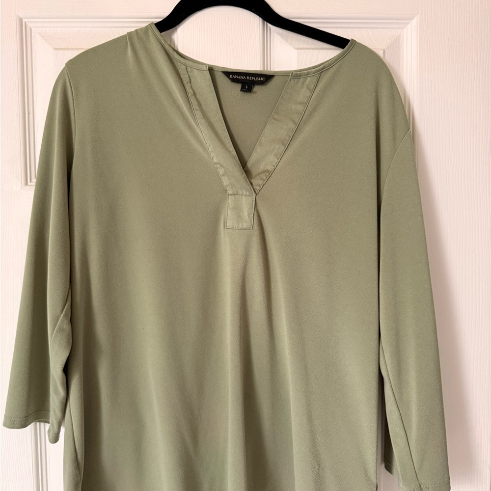 Banana Republic Light Olive V-Neck Tunic Top